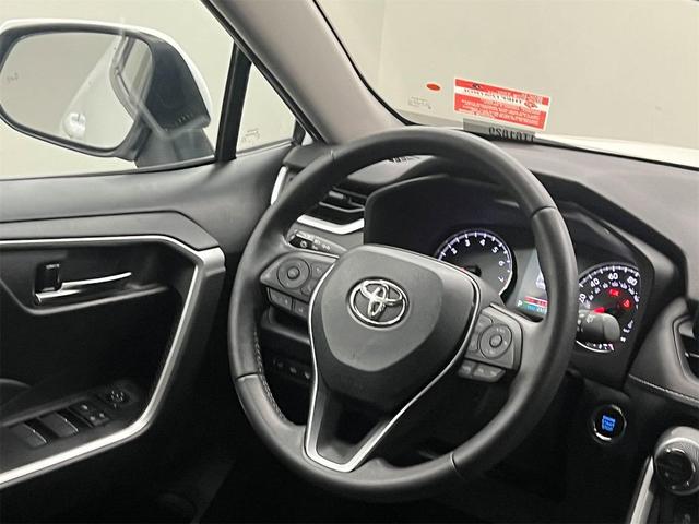 Photo of 2022 White Toyota RAV4
