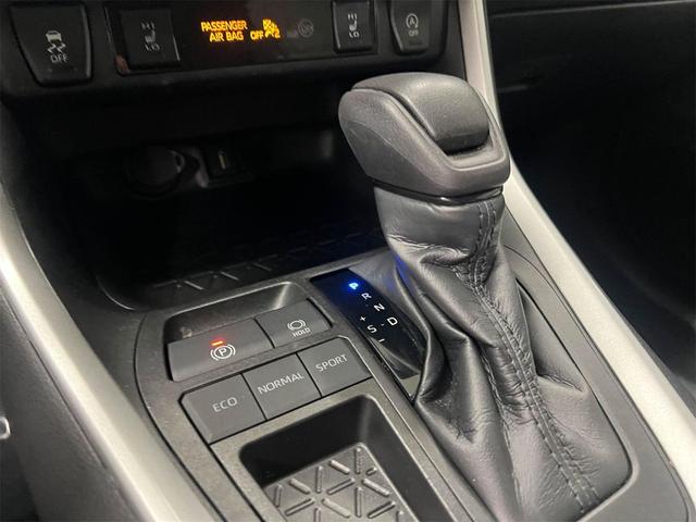 Photo of 2022 White Toyota RAV4
