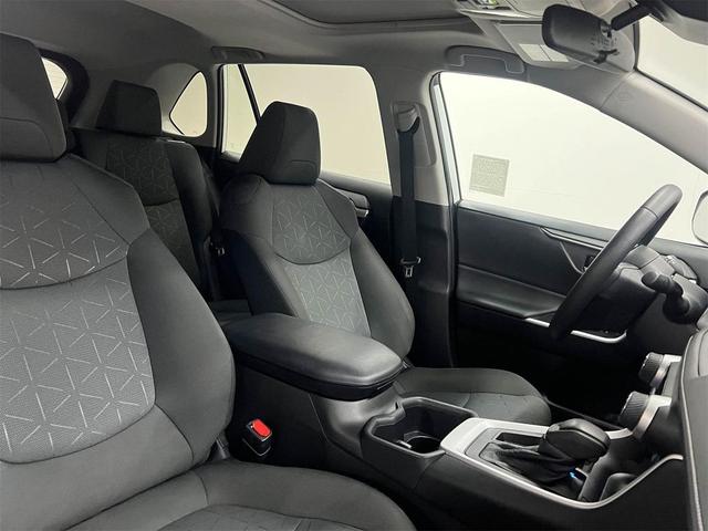 Photo of 2022 White Toyota RAV4