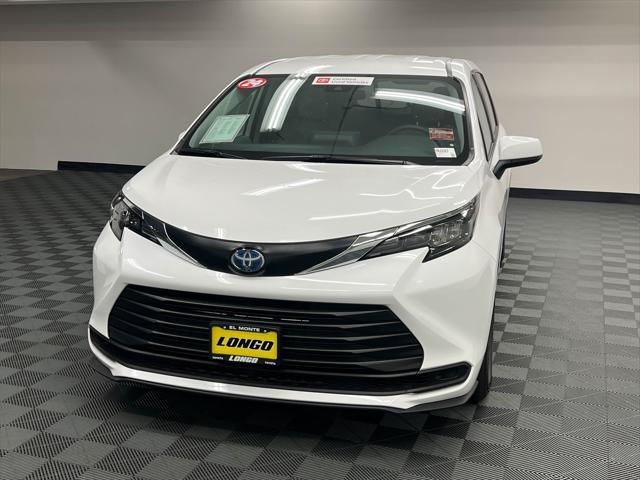 Photo of 2024 Ice Cap Toyota Sienna