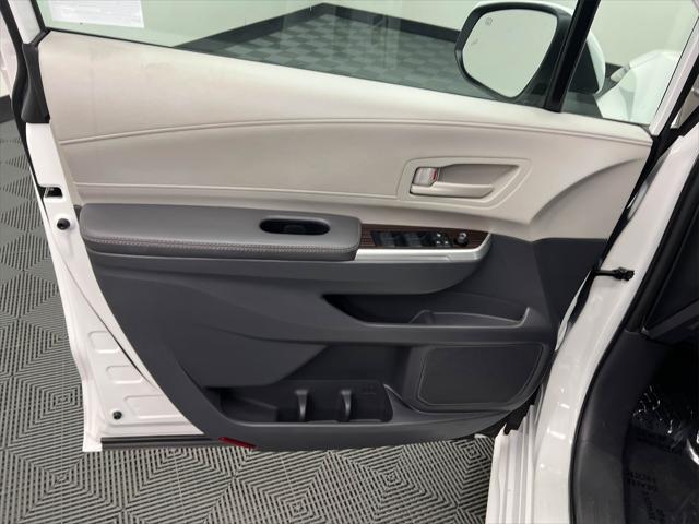 Photo of 2024 Ice Cap Toyota Sienna