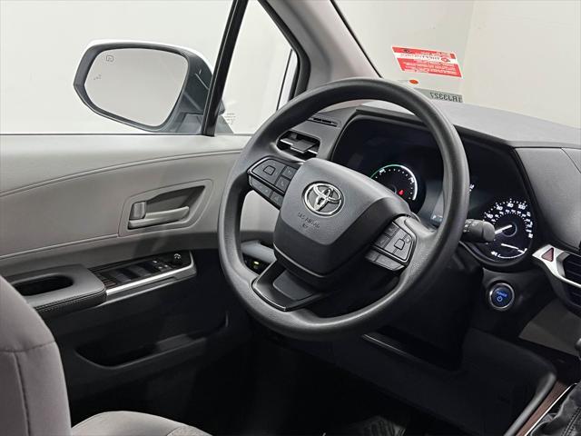 Photo of 2024 Ice Cap Toyota Sienna