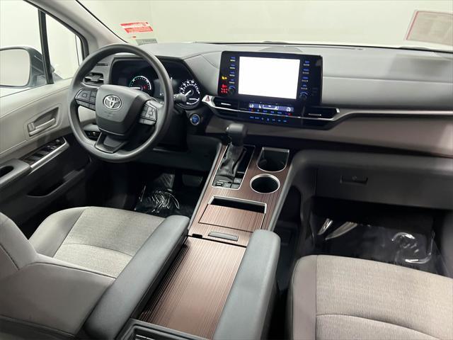 Photo of 2024 Ice Cap Toyota Sienna