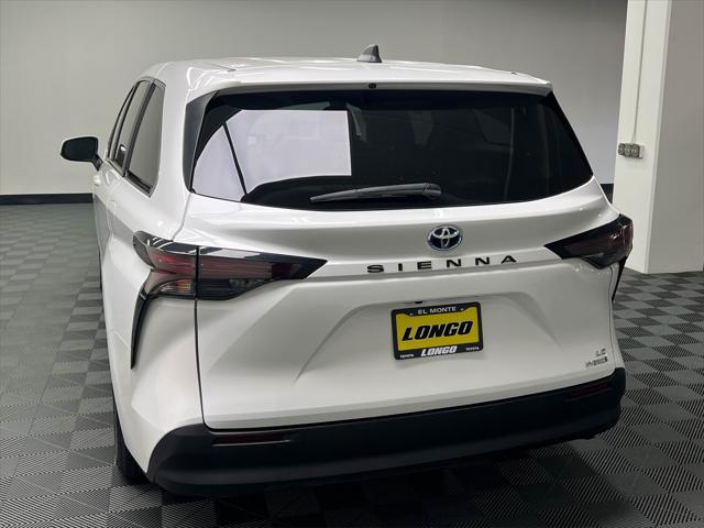 Photo of 2024 Ice Cap Toyota Sienna