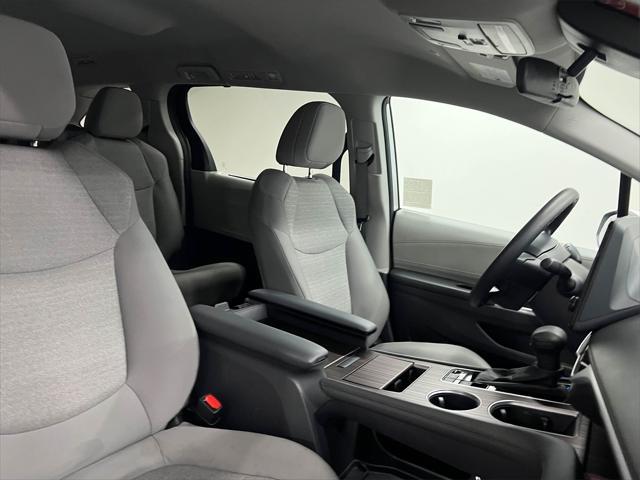 Photo of 2024 Ice Cap Toyota Sienna