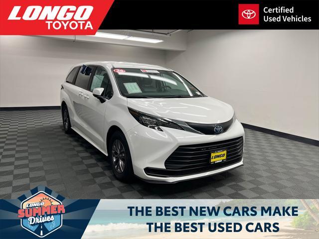 Photo of 2024 Ice Cap Toyota Sienna