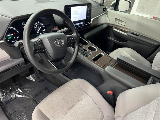 Photo of 2024 Ice Cap Toyota Sienna