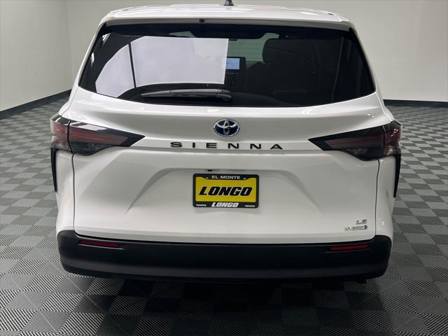 Photo of 2024 Ice Cap Toyota Sienna