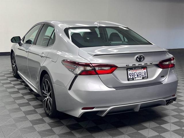 Photo of 2022 Celestial Silver Metallic Toyota Camry