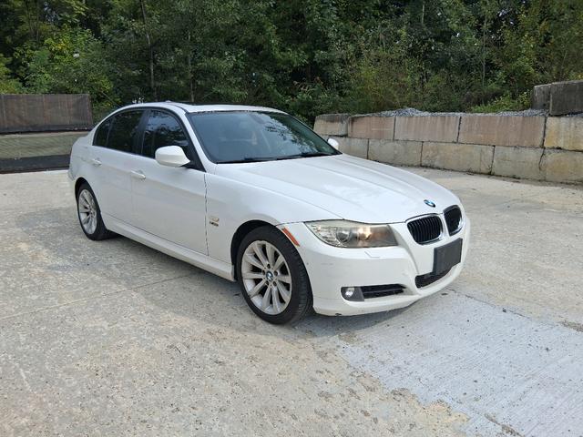 Photo of 2011 Alpine White BMW 328