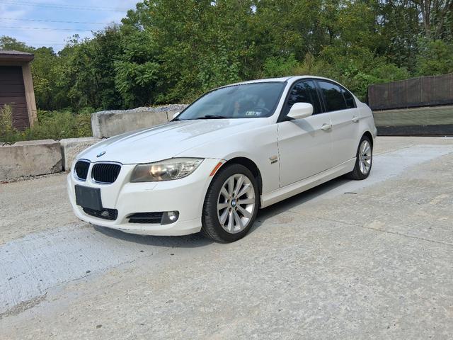 Photo of 2011 Alpine White BMW 328