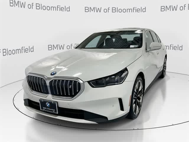 Photo of 2025 Alpine White BMW i5