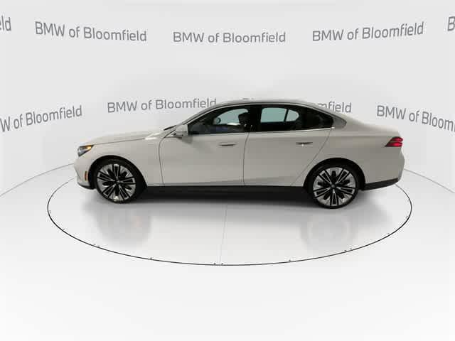 Photo of 2025 Alpine White BMW i5