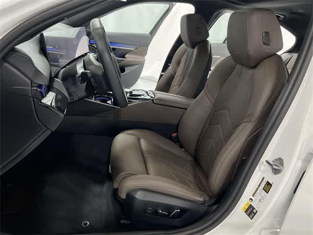Photo of 2025 Alpine White BMW i5