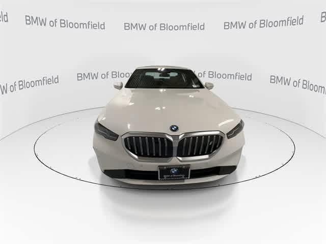 Photo of 2025 Alpine White BMW i5