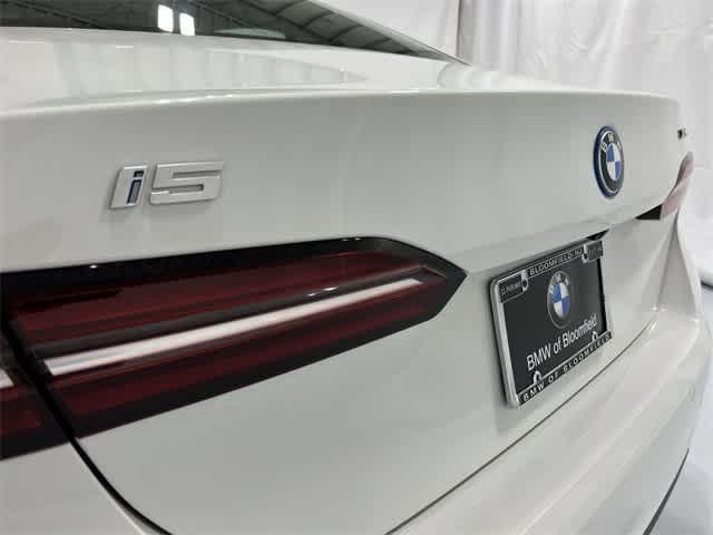 Photo of 2025 Alpine White BMW i5