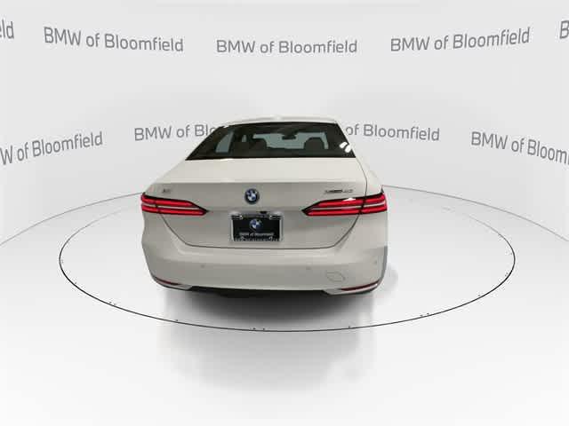 Photo of 2025 Alpine White BMW i5