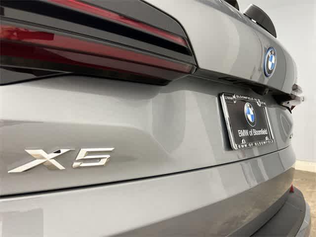 Photo of 2025 Skyscraper Grey Metallic BMW X5 PHEV