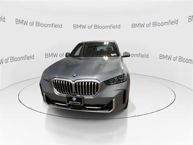 Photo of 2025 Skyscraper Grey Metallic BMW X5 PHEV