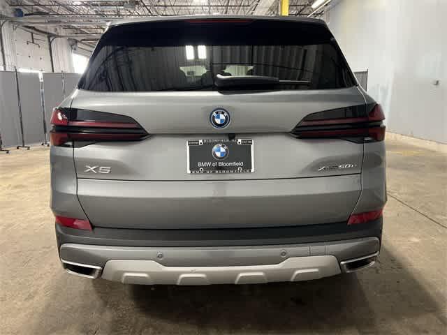 Photo of 2025 Skyscraper Grey Metallic BMW X5 PHEV