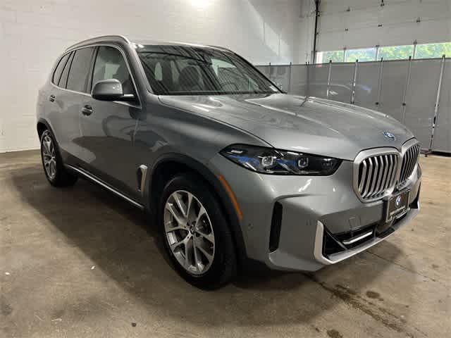 Photo of 2025 Skyscraper Grey Metallic BMW X5 PHEV