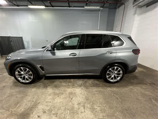 Photo of 2025 Skyscraper Grey Metallic BMW X5 PHEV
