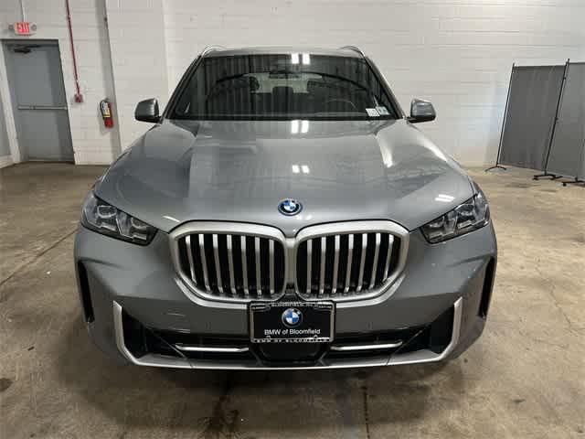 Photo of 2025 Skyscraper Grey Metallic BMW X5 PHEV