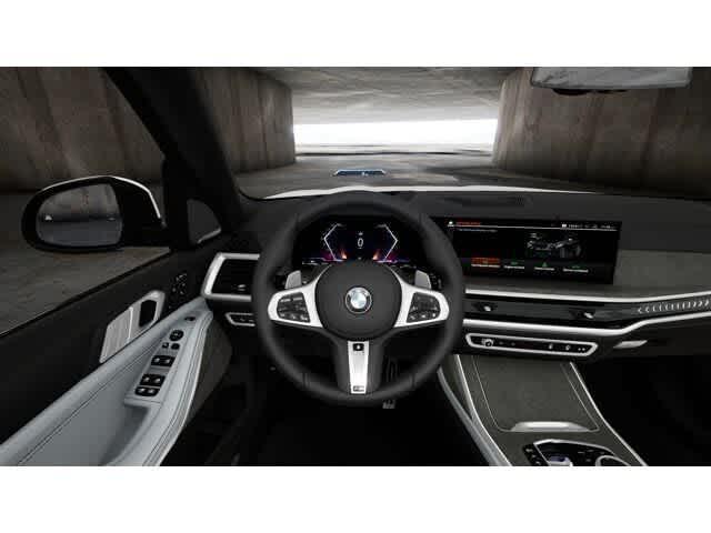 Photo of 2026 Alpine White BMW X7