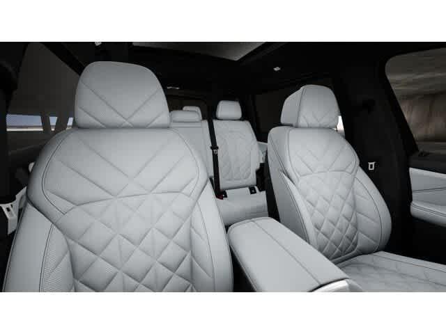 Photo of 2026 Alpine White BMW X7