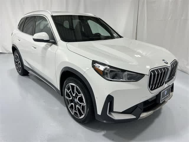 Photo of 2025 Alpine White BMW X1