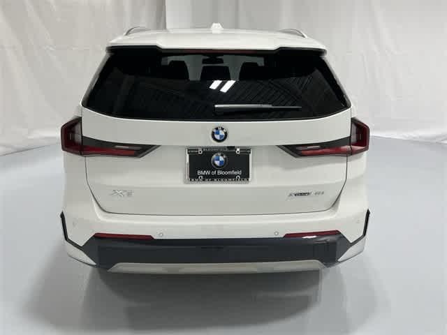 Photo of 2025 Alpine White BMW X1