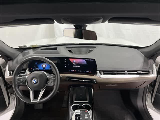 Photo of 2025 Alpine White BMW X1