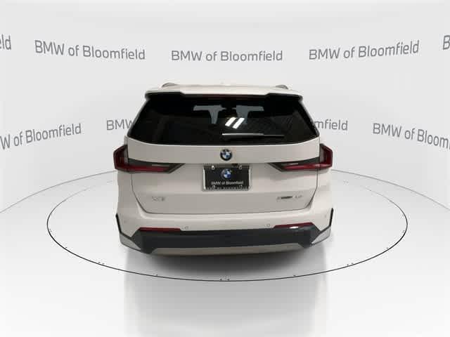 Photo of 2025 Alpine White BMW X1