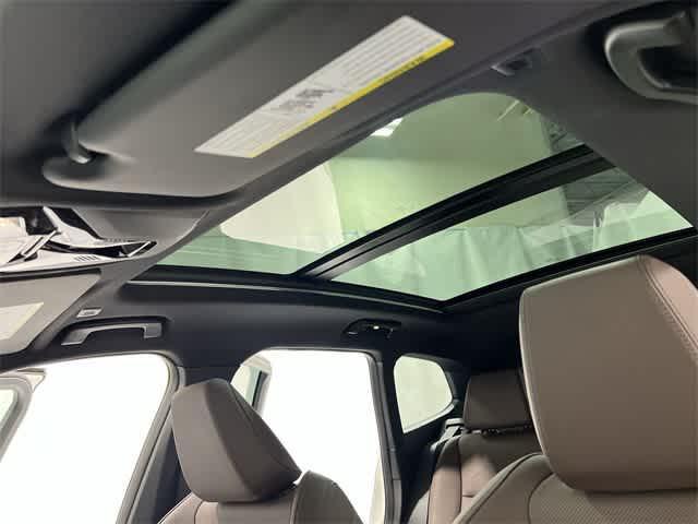 Photo of 2025 Alpine White BMW X1