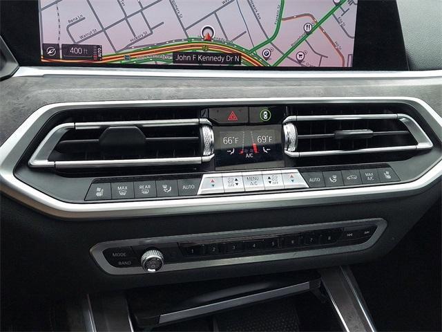 Photo of 2020 Black Sapphire Metallic BMW X7