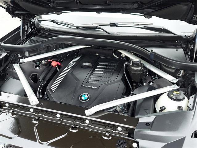 Photo of 2020 Black Sapphire Metallic BMW X7