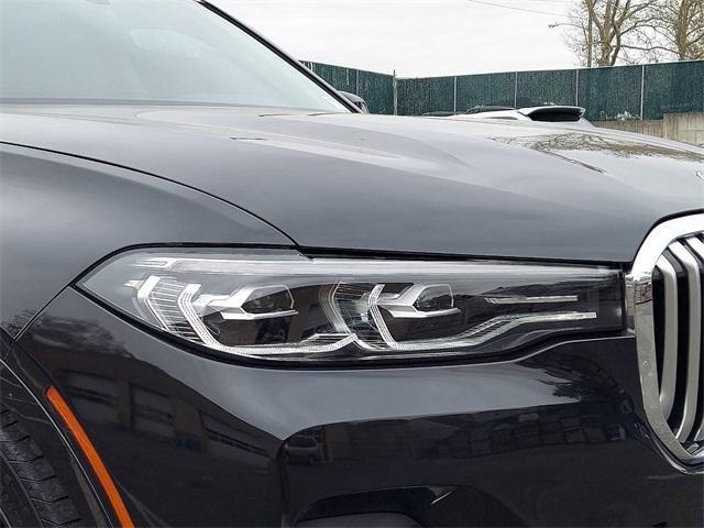 Photo of 2020 Black Sapphire Metallic BMW X7