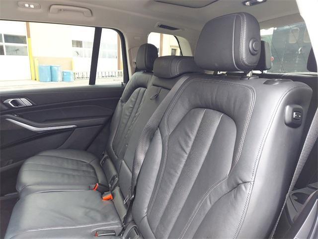 Photo of 2020 Black Sapphire Metallic BMW X7