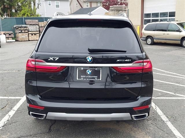 Photo of 2020 Black Sapphire Metallic BMW X7