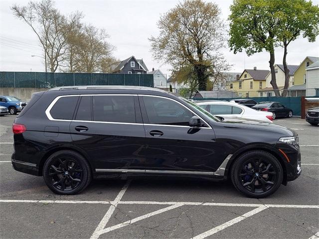 Photo of 2020 Black Sapphire Metallic BMW X7