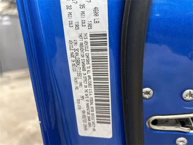 Photo of 2018 Laser Blue Pearlcoat Jeep Compass