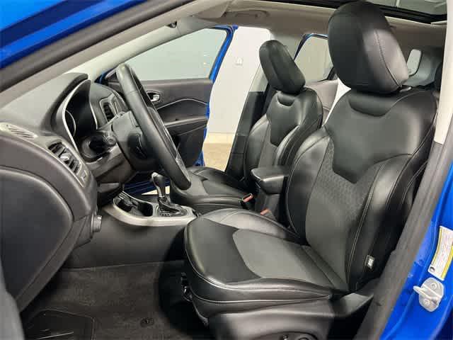 Photo of 2018 Laser Blue Pearlcoat Jeep Compass