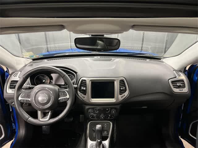 Photo of 2018 Laser Blue Pearlcoat Jeep Compass