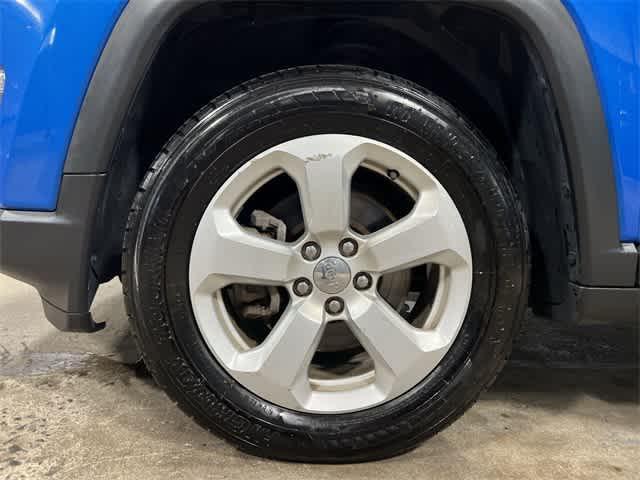 Photo of 2018 Laser Blue Pearlcoat Jeep Compass