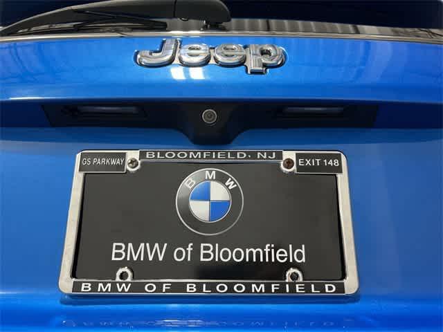 Photo of 2018 Laser Blue Pearlcoat Jeep Compass