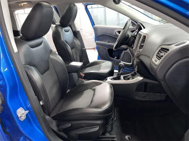 Photo of 2018 Laser Blue Pearlcoat Jeep Compass