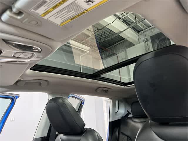Photo of 2018 Laser Blue Pearlcoat Jeep Compass