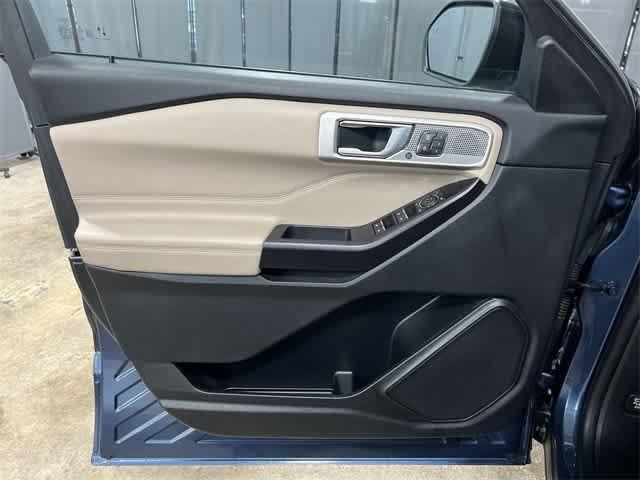 Photo of 2020 BLUE METALLIC Ford Explorer