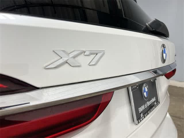 Photo of 2022 Mineral White Metallic BMW X7