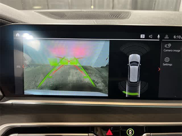 Photo of 2022 Mineral White Metallic BMW X7